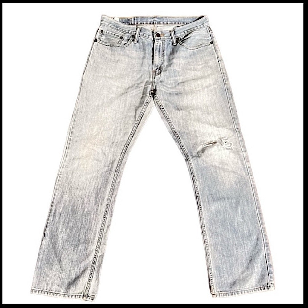 𝕃𝔼𝕍𝕀’𝕊 514 Straight Fit in medium light blue Size 33X32